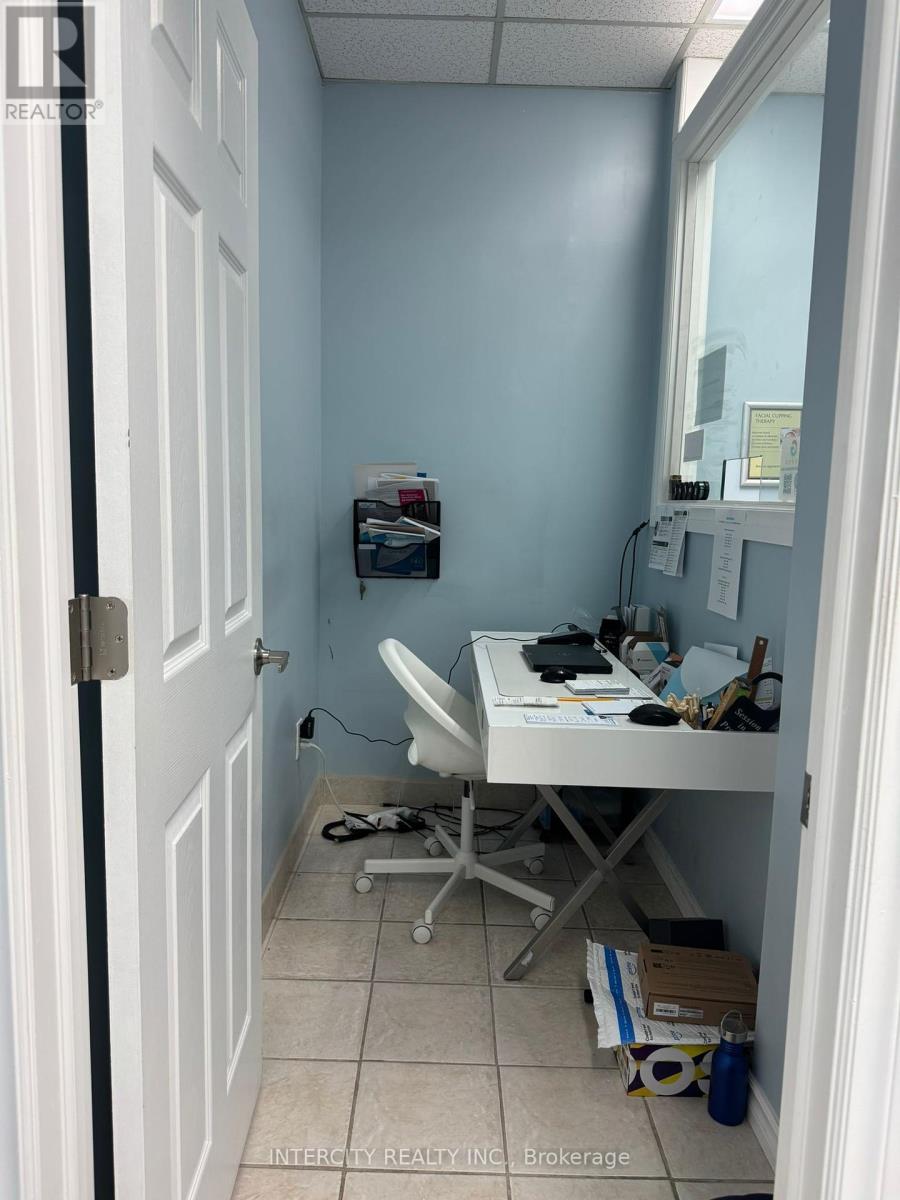 Photo 12 of 305 1017 Wilson Avenue, Toronto ON