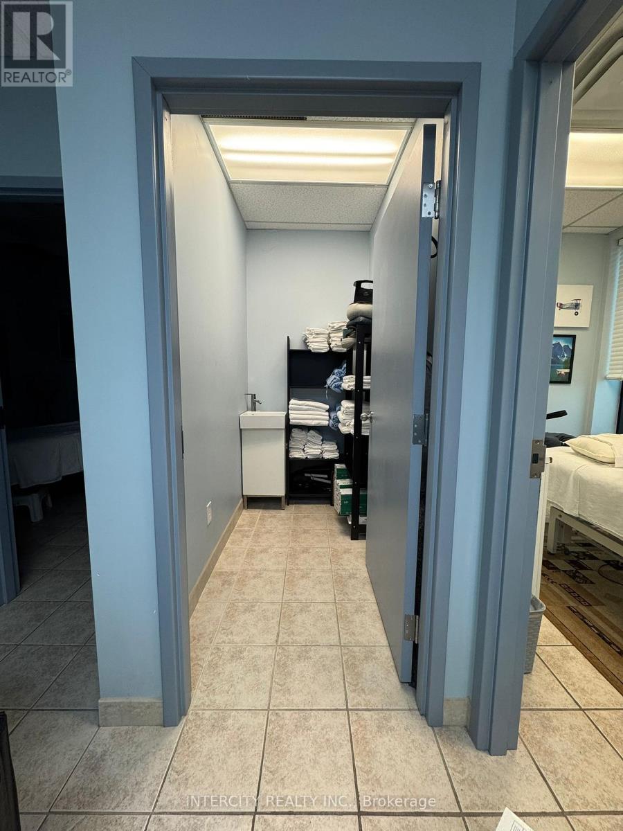 Photo 13 of 305 1017 Wilson Avenue, Toronto ON