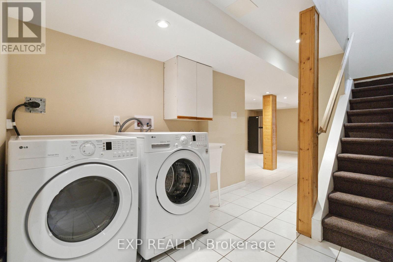Photo 35 of 2239 Shipwright Road, Oakville ON