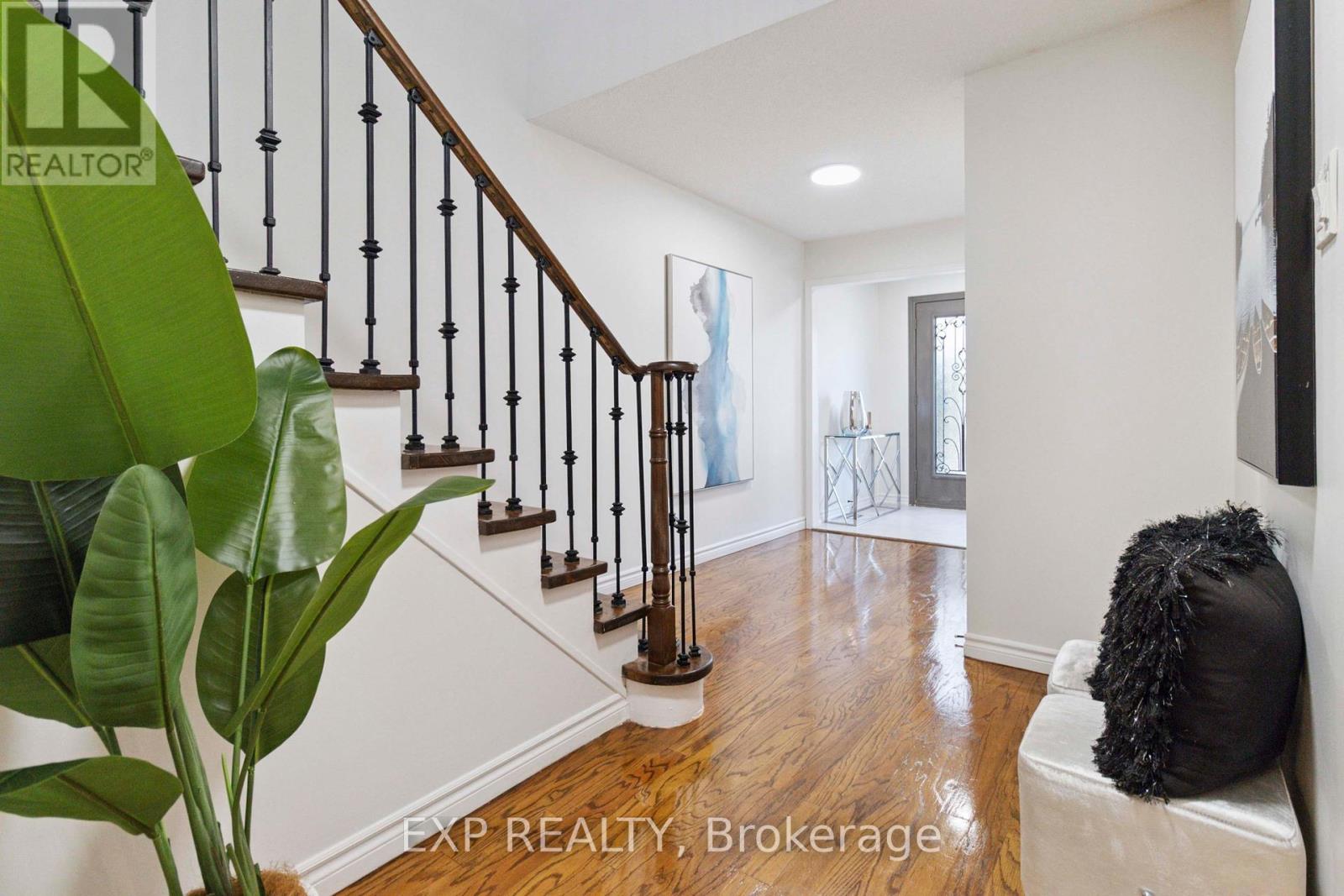 Photo 7 of 2239 Shipwright Road, Oakville ON