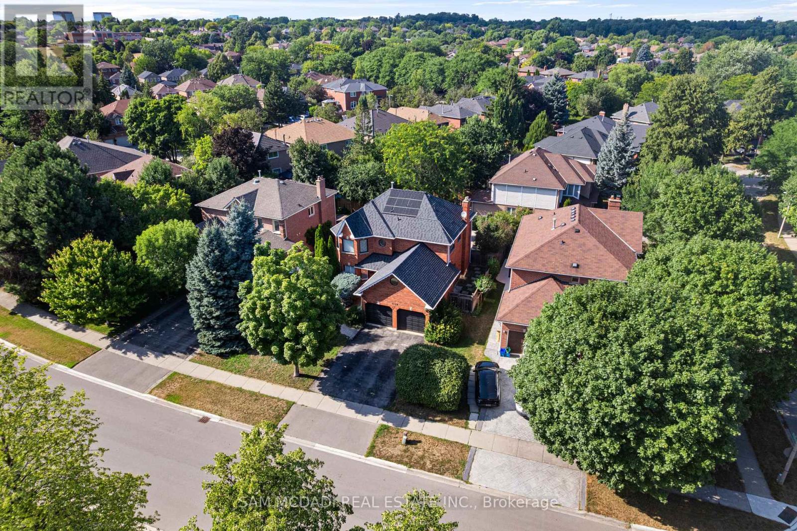 Photo 8 of 1139 Gable Drive, Oakville ON