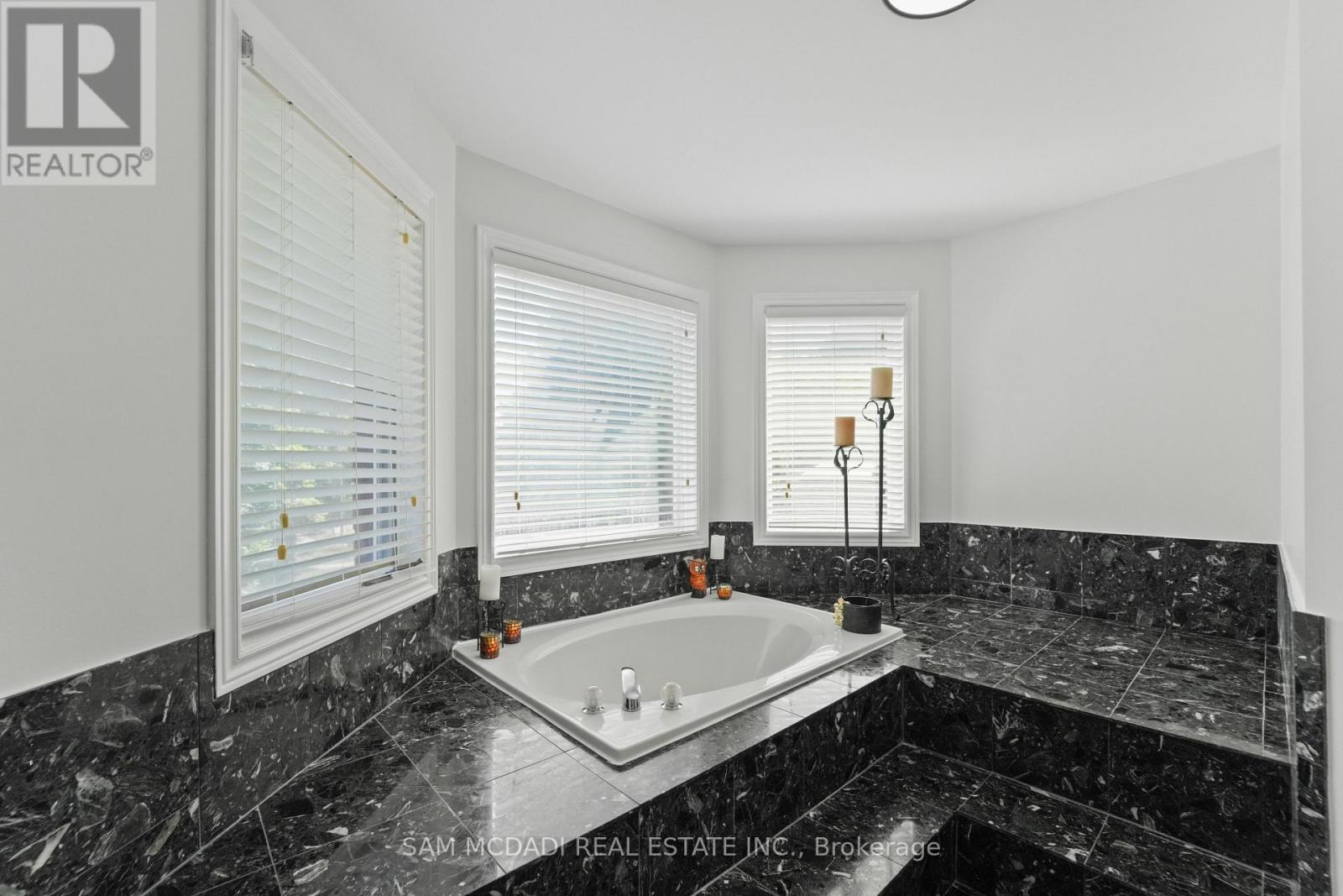 Photo 5 of 1139 Gable Drive, Oakville ON