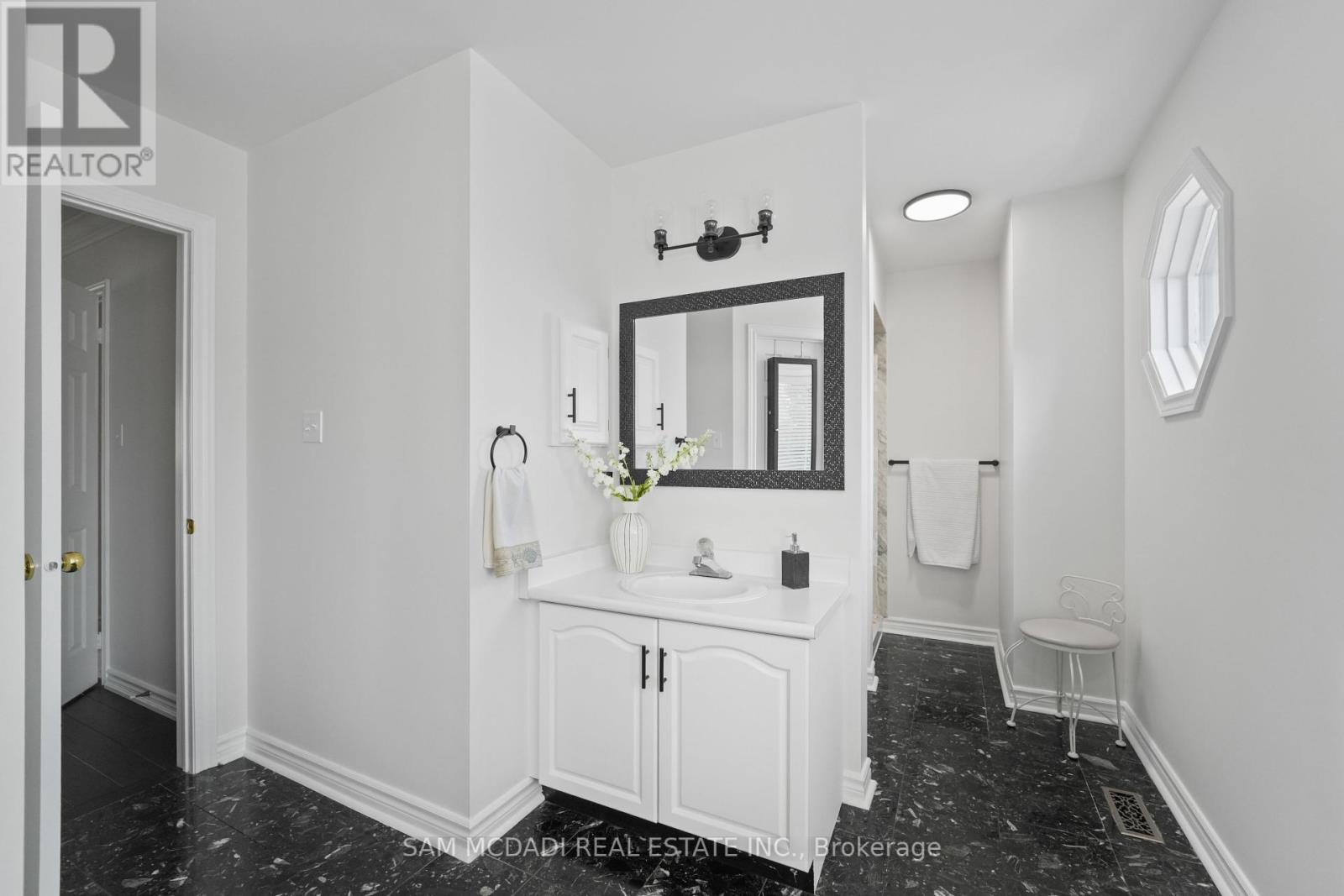 Photo 30 of 1139 Gable Drive, Oakville ON