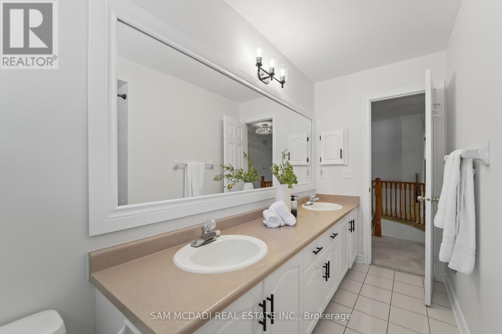 Photo 45 of 1139 Gable Drive, Oakville ON