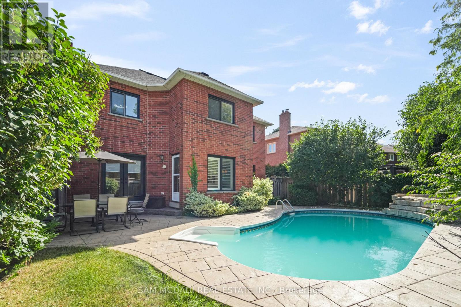 Photo 3 of 1139 Gable Drive, Oakville ON