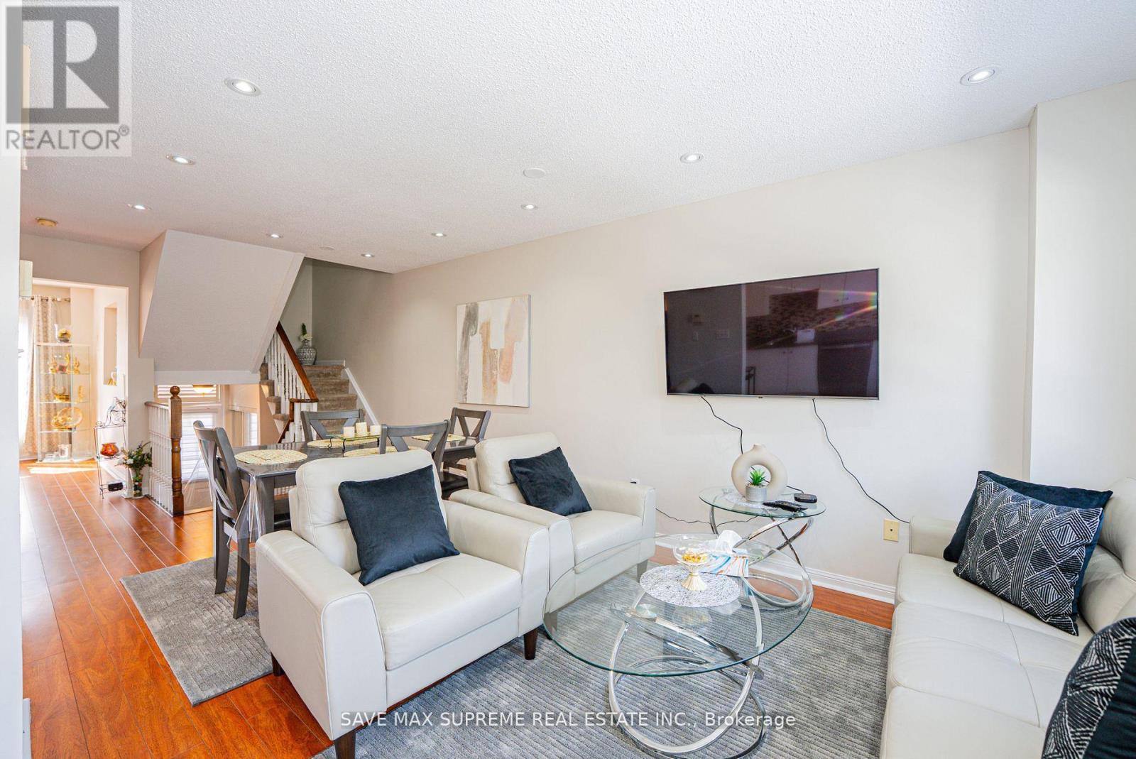 Photo 13 of 65 2 Clay Brick Court, Brampton ON