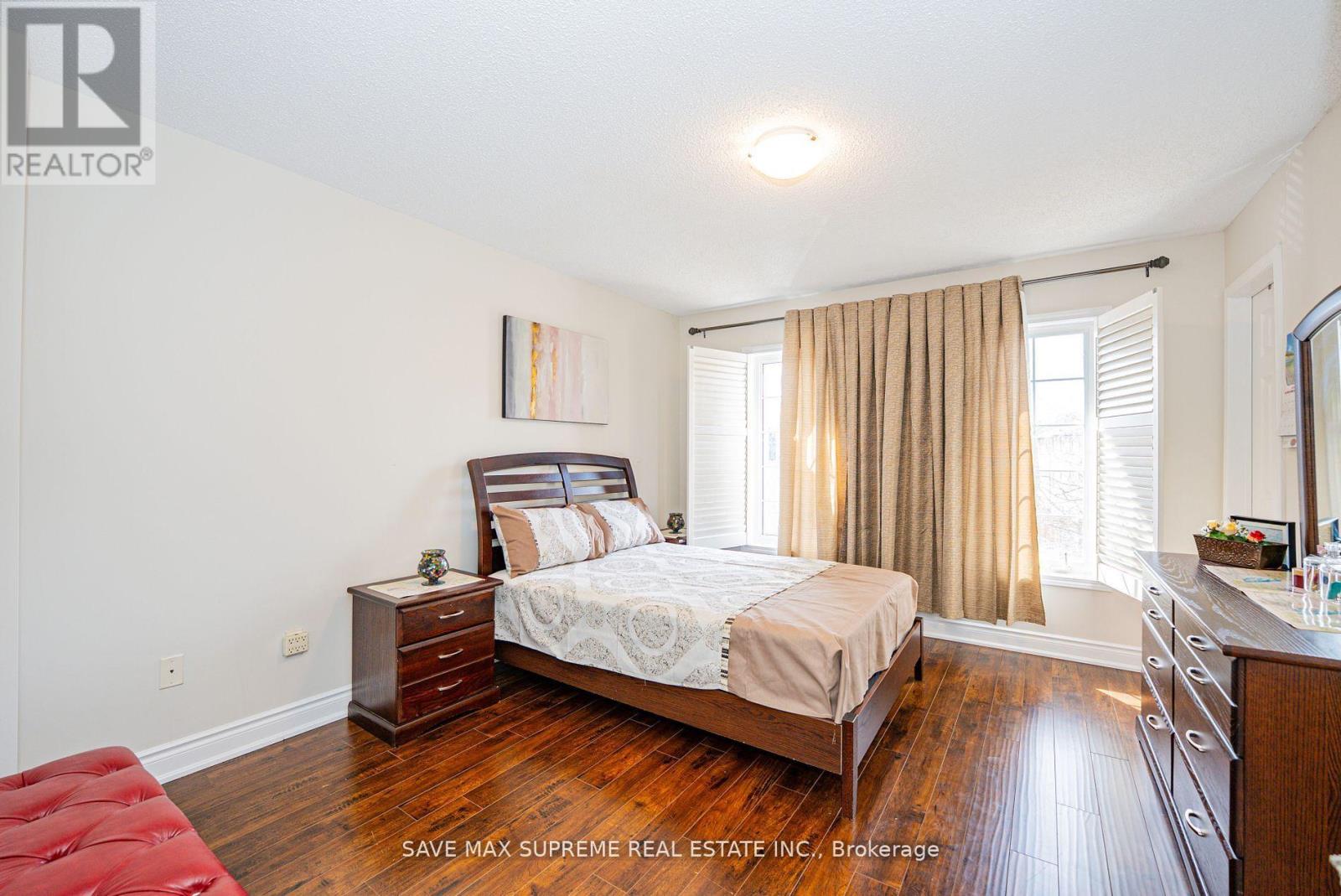 Photo 21 of 65 2 Clay Brick Court, Brampton ON