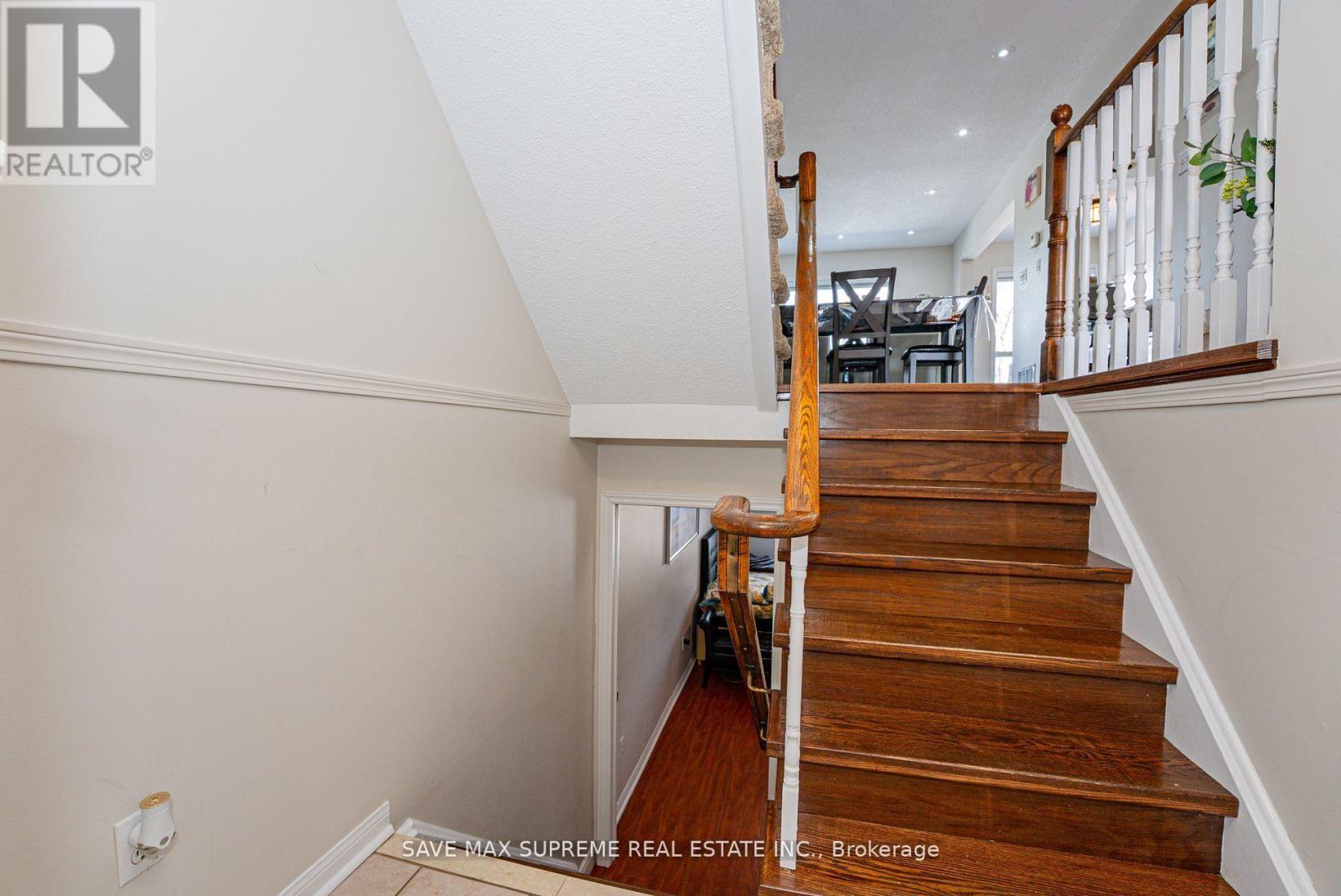 Photo 29 of 65 2 Clay Brick Court, Brampton ON