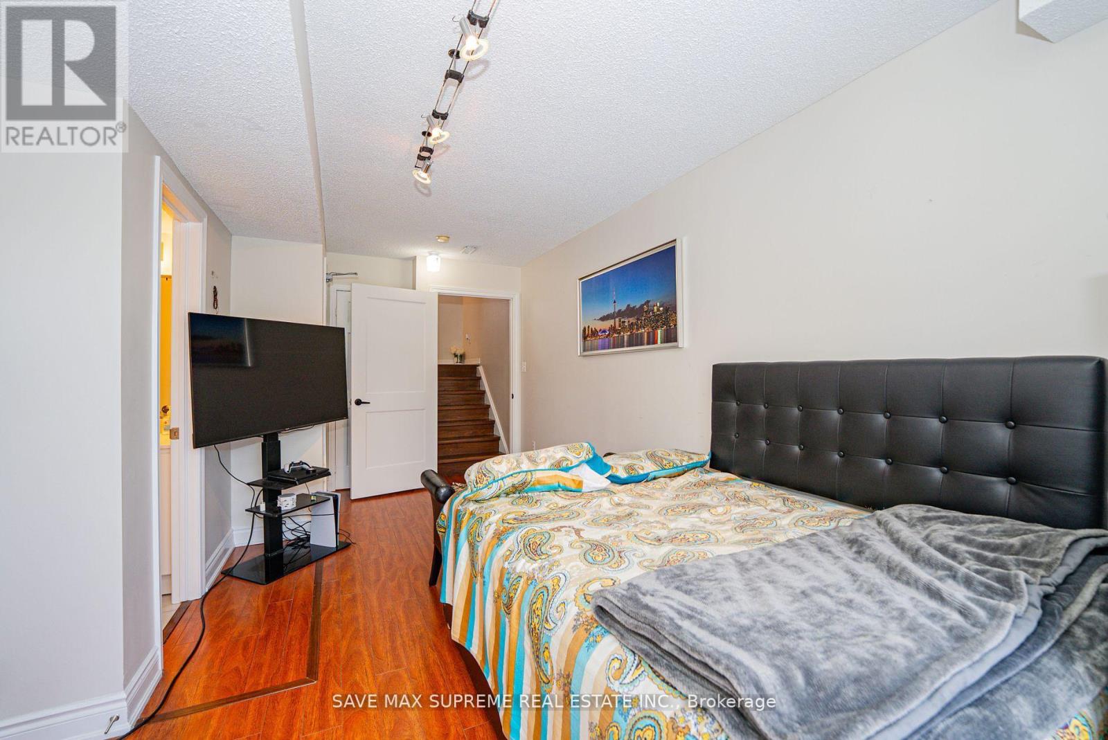 Photo 31 of 65 2 Clay Brick Court, Brampton ON