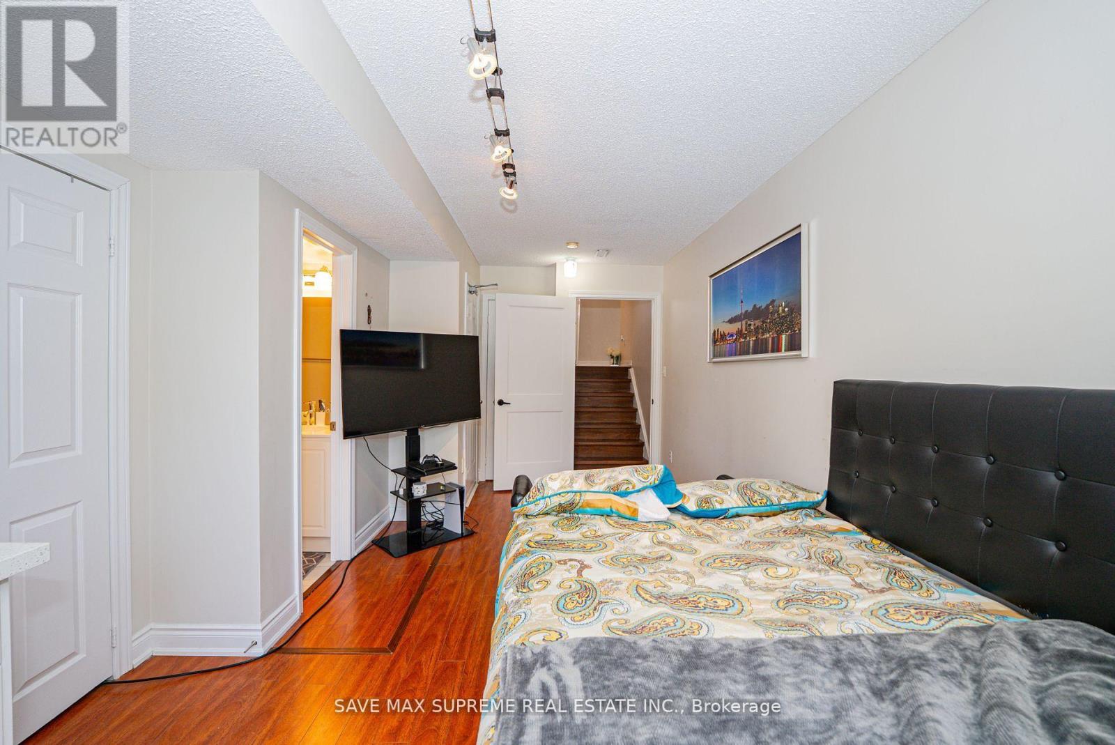 Photo 34 of 65 2 Clay Brick Court, Brampton ON