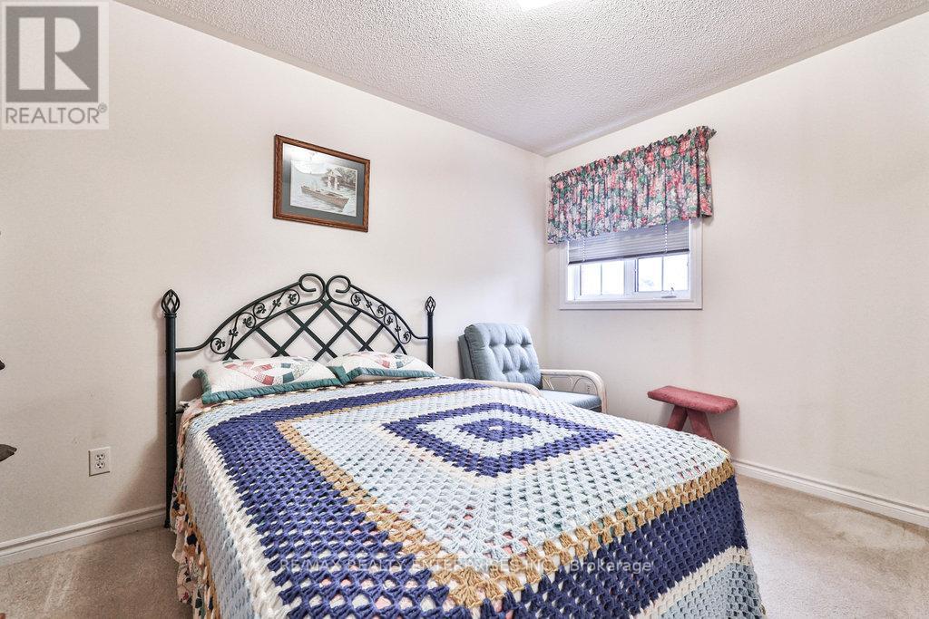 Photo 2 of 3 Jack Kenny Court, Caledon ON