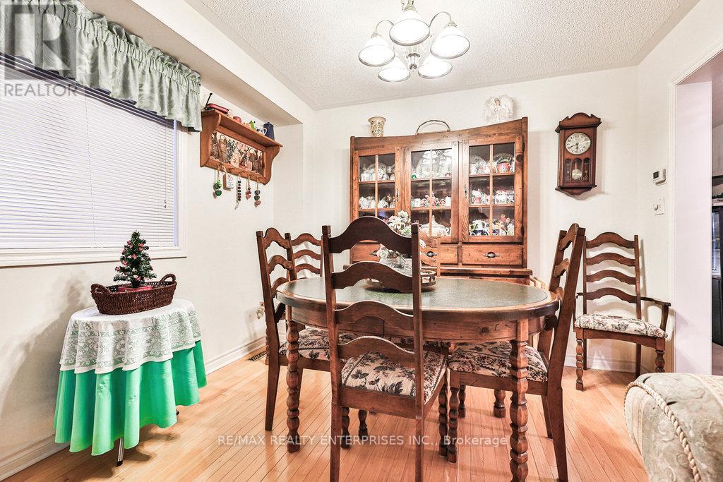 Photo 8 of 3 Jack Kenny Court, Caledon ON