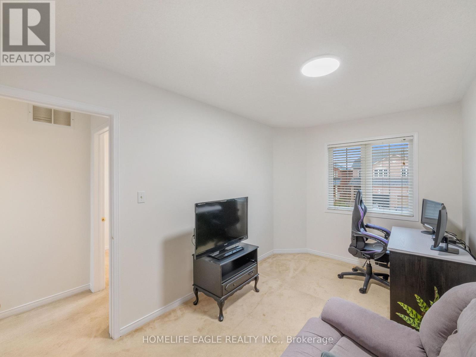 Photo 8 of 14 Corvette Court, Brampton ON