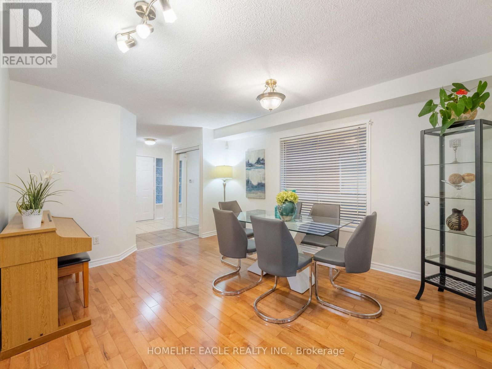 Photo 4 of 14 Corvette Court, Brampton ON