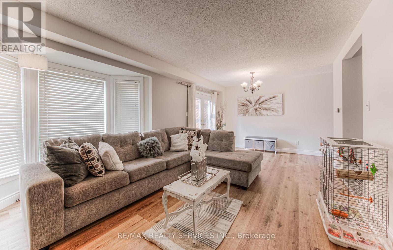 Photo 28 of 582 Drummerhill Crescent Ne, Waterloo ON
