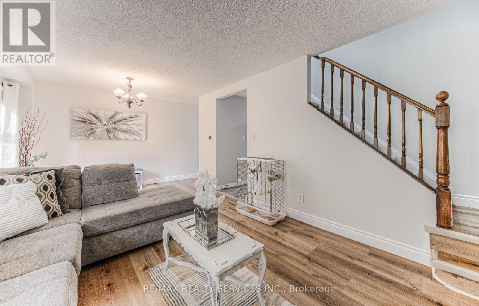 Photo 6 of 582 Drummerhill Crescent Ne, Waterloo ON
