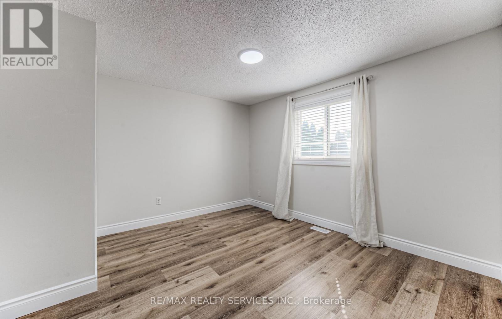 Photo 34 of 582 Drummerhill Crescent Ne, Waterloo ON