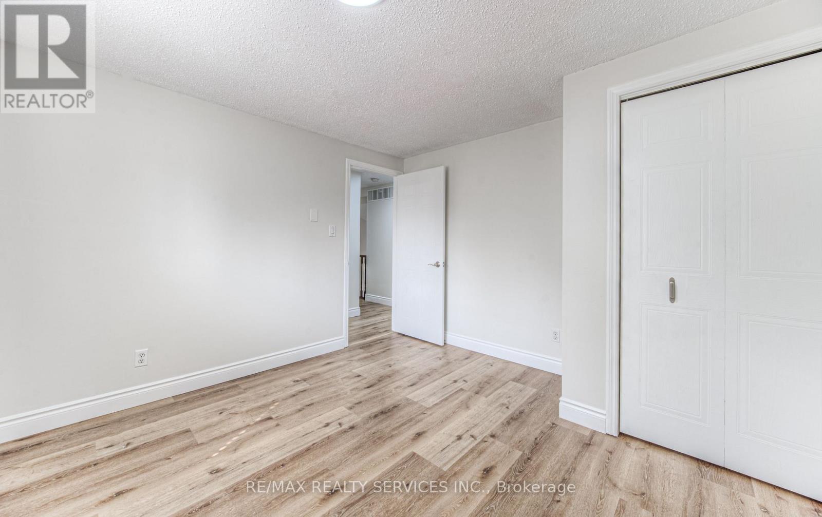 Photo 13 of 582 Drummerhill Crescent Ne, Waterloo ON