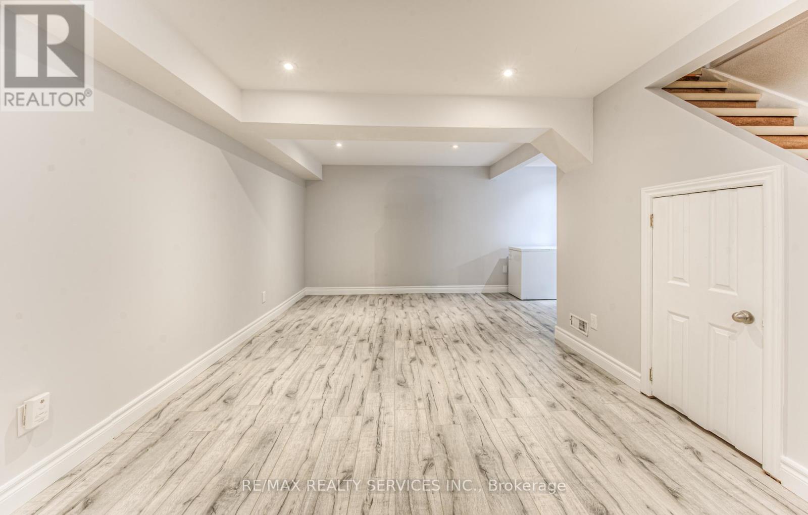 Photo 8 of 582 Drummerhill Crescent Ne, Waterloo ON