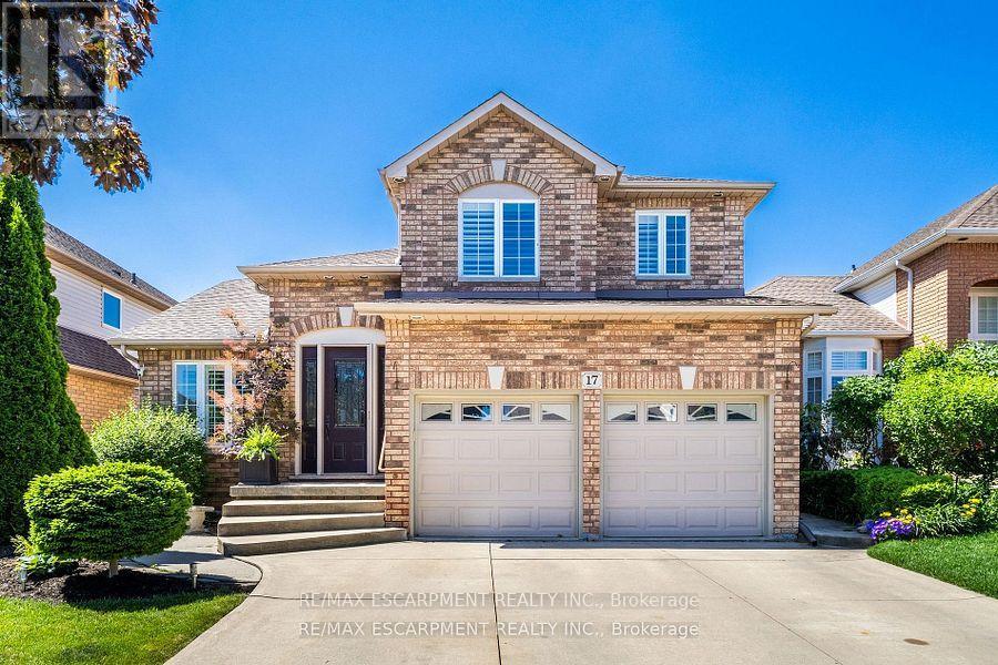 Photo 2 of 17 Hillgarden Drive, Hamilton ON