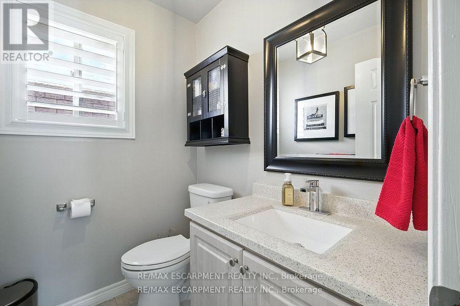Photo 21 of 17 Hillgarden Drive, Hamilton ON