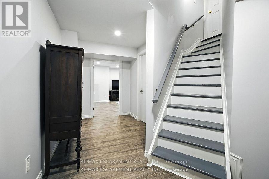 Photo 22 of 17 Hillgarden Drive, Hamilton ON