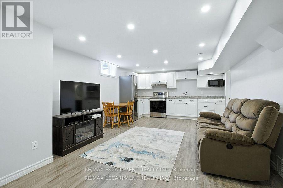 Photo 23 of 17 Hillgarden Drive, Hamilton ON