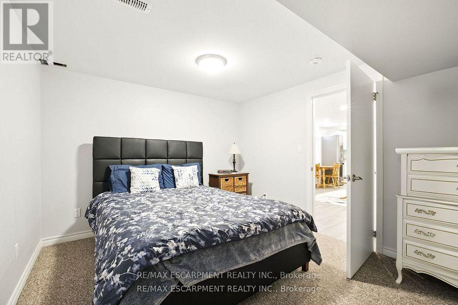 Photo 27 of 17 Hillgarden Drive, Hamilton ON