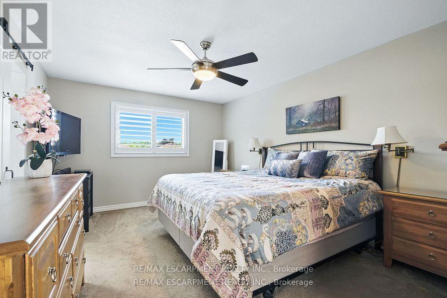 Photo 30 of 17 Hillgarden Drive, Hamilton ON