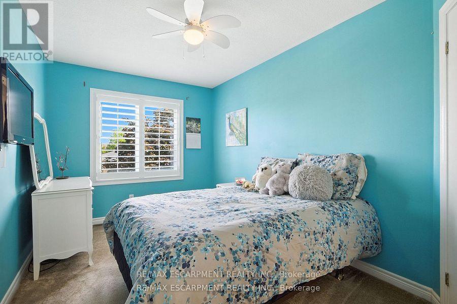 Photo 34 of 17 Hillgarden Drive, Hamilton ON