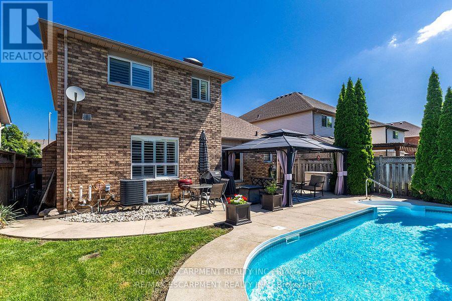 Photo 39 of 17 Hillgarden Drive, Hamilton ON