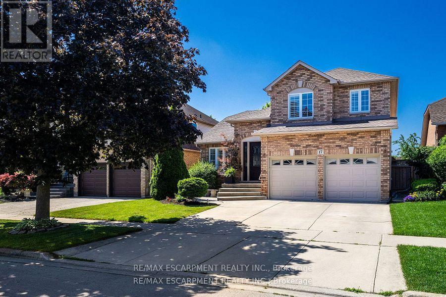 Photo 4 of 17 Hillgarden Drive, Hamilton ON