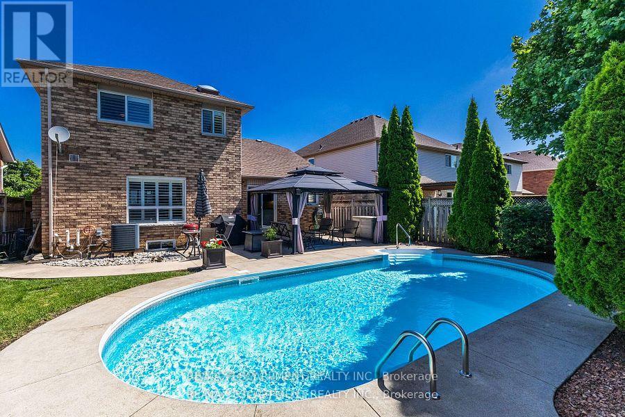 Photo 41 of 17 Hillgarden Drive, Hamilton ON
