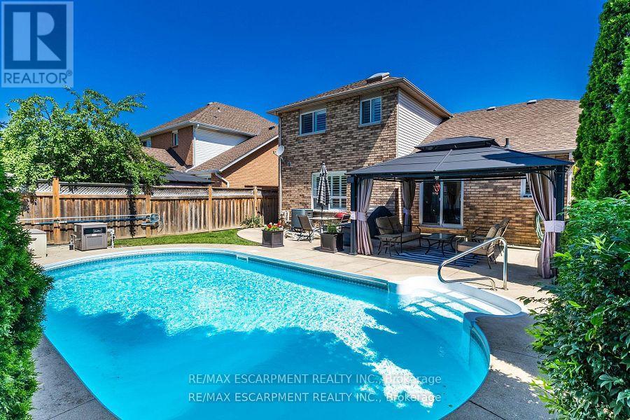 Photo 42 of 17 Hillgarden Drive, Hamilton ON