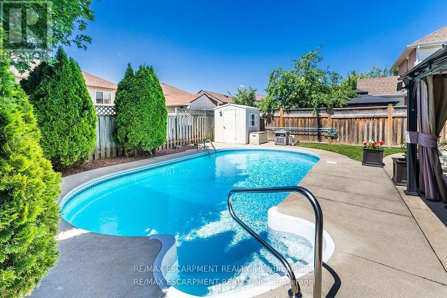 Photo 43 of 17 Hillgarden Drive, Hamilton ON