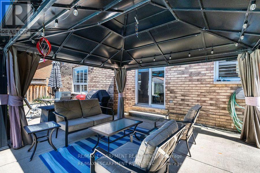 Photo 44 of 17 Hillgarden Drive, Hamilton ON