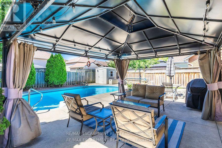 Photo 45 of 17 Hillgarden Drive, Hamilton ON