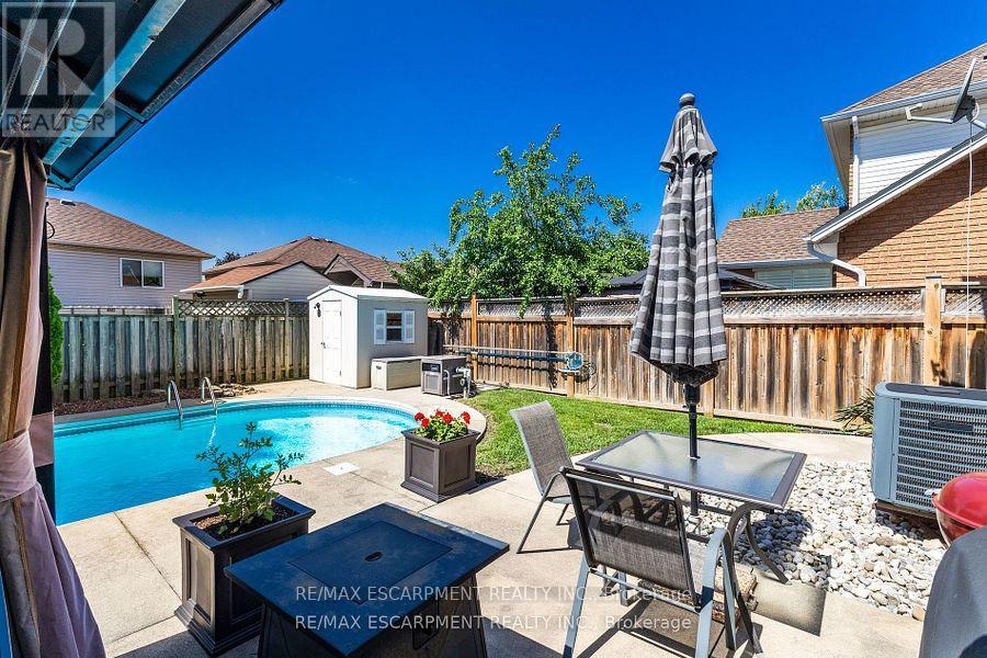 Photo 46 of 17 Hillgarden Drive, Hamilton ON