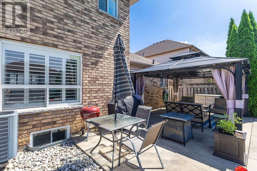 Photo 47 of 17 Hillgarden Drive, Hamilton ON