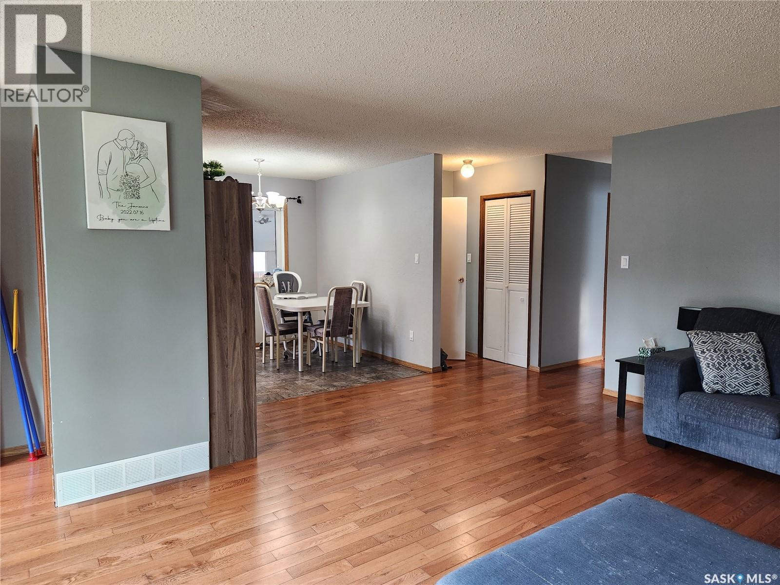 Photo 11 of 1009 106th Avenue, Tisdale SK