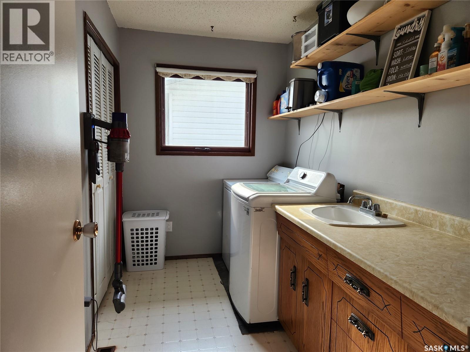 Photo 13 of 1009 106th Avenue, Tisdale SK