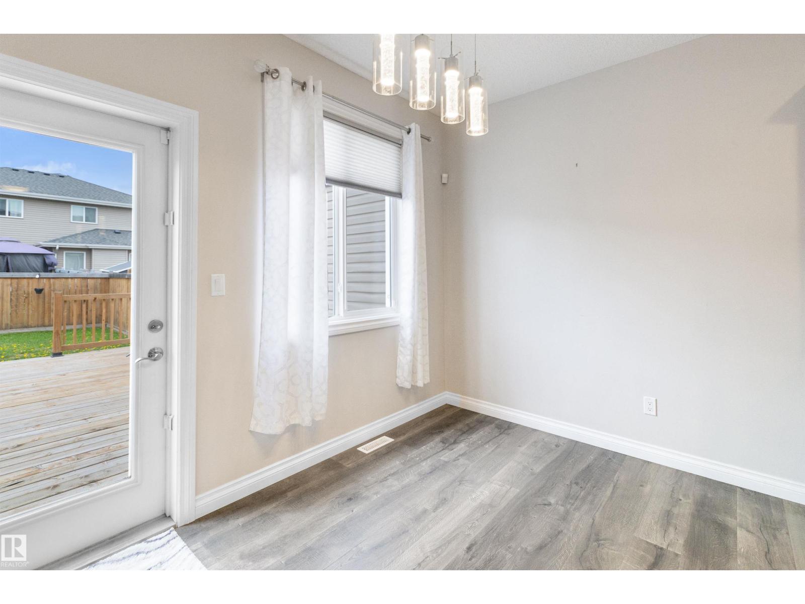 Photo 51 of 37 Roseberry Ln, Fort Saskatchewan AB