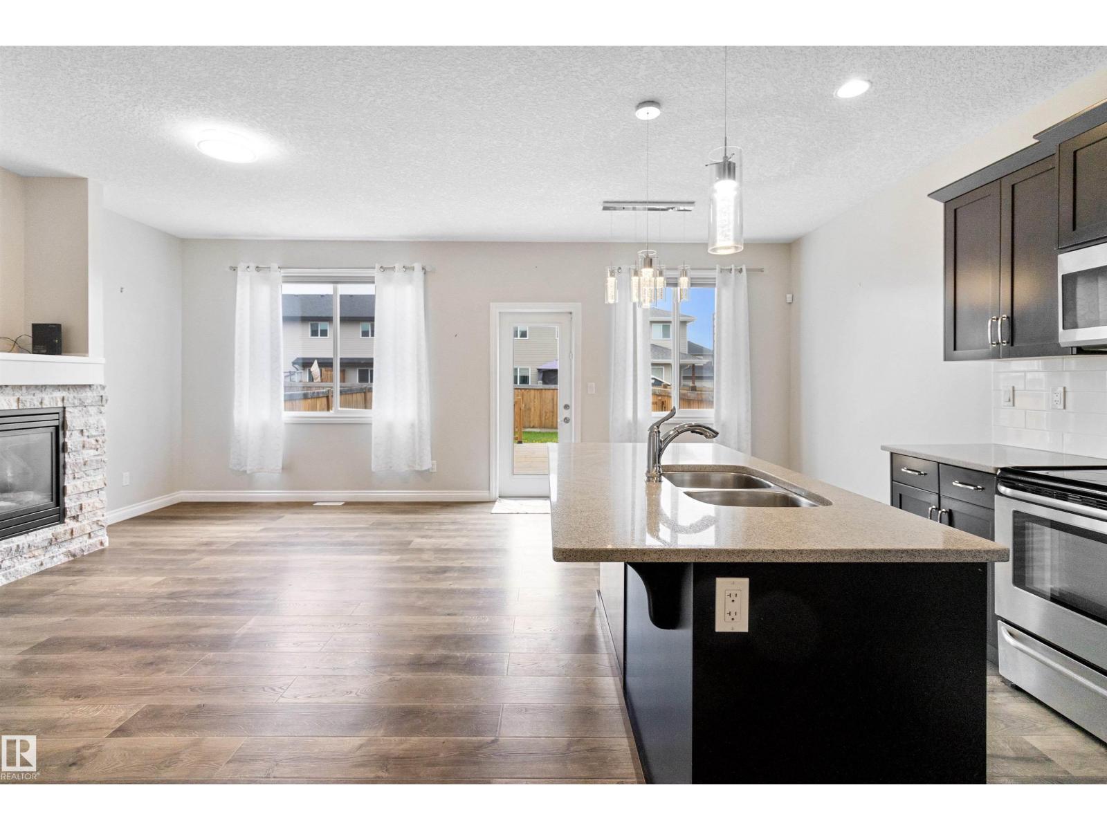 Photo 11 of 37 Roseberry Ln, Fort Saskatchewan AB