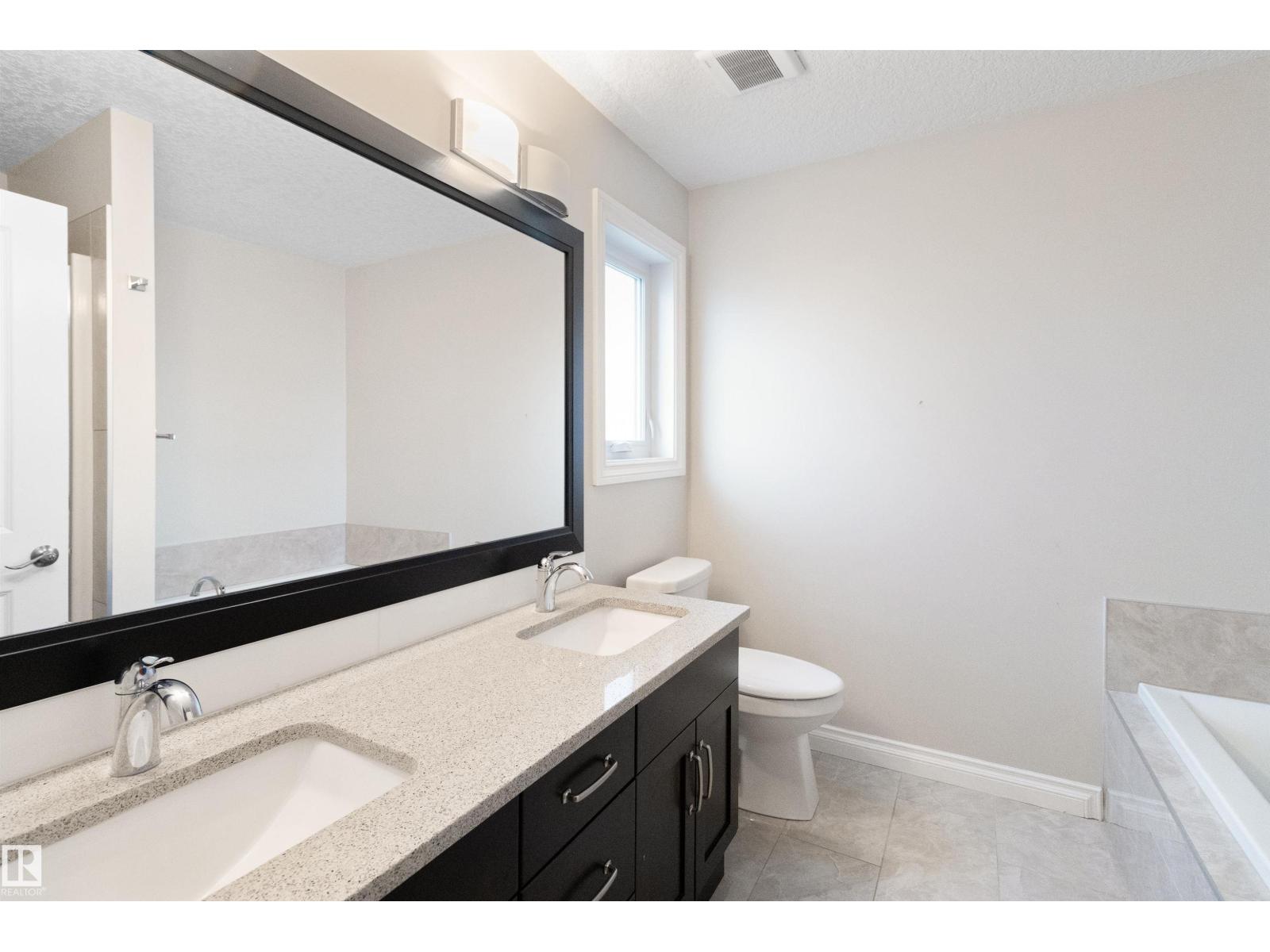 Photo 6 of 37 Roseberry Ln, Fort Saskatchewan AB
