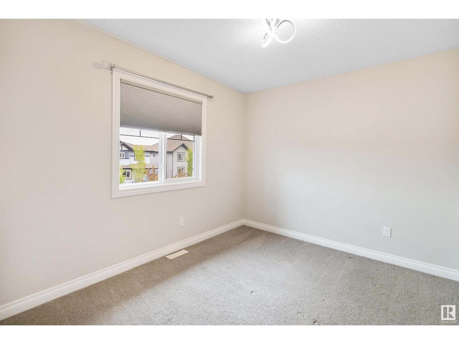 Photo 9 of 37 Roseberry Ln, Fort Saskatchewan AB