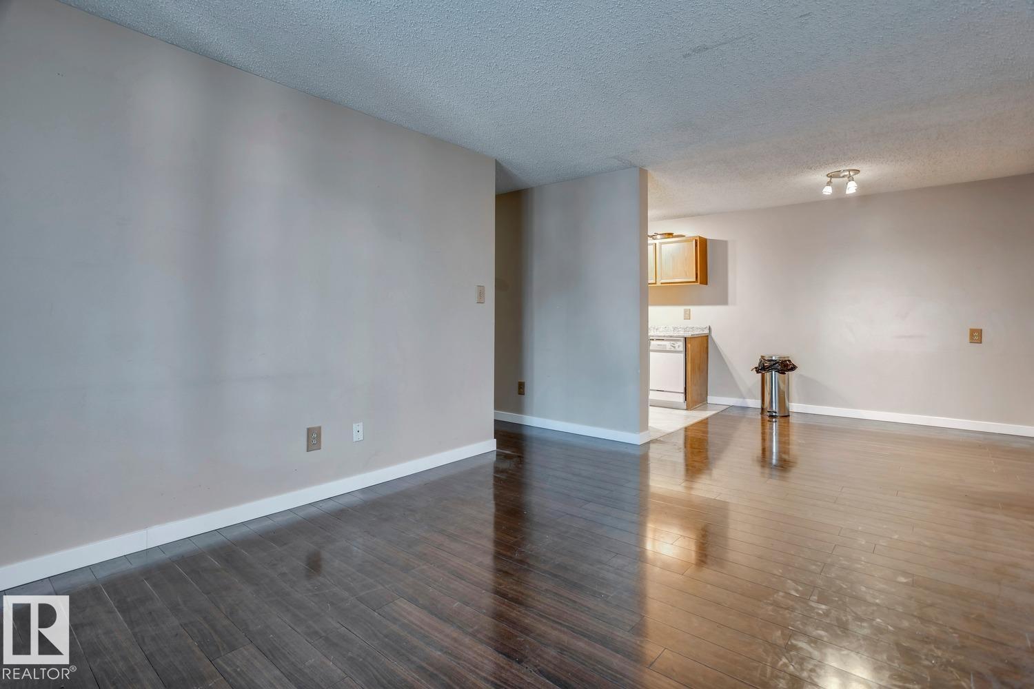 Photo 7 of 302 11115 74 St Nw, Edmonton AB