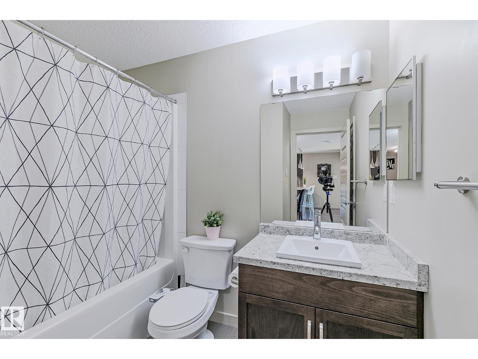 Photo 13 of 104 4008 Savaryn Dr Sw, Edmonton AB