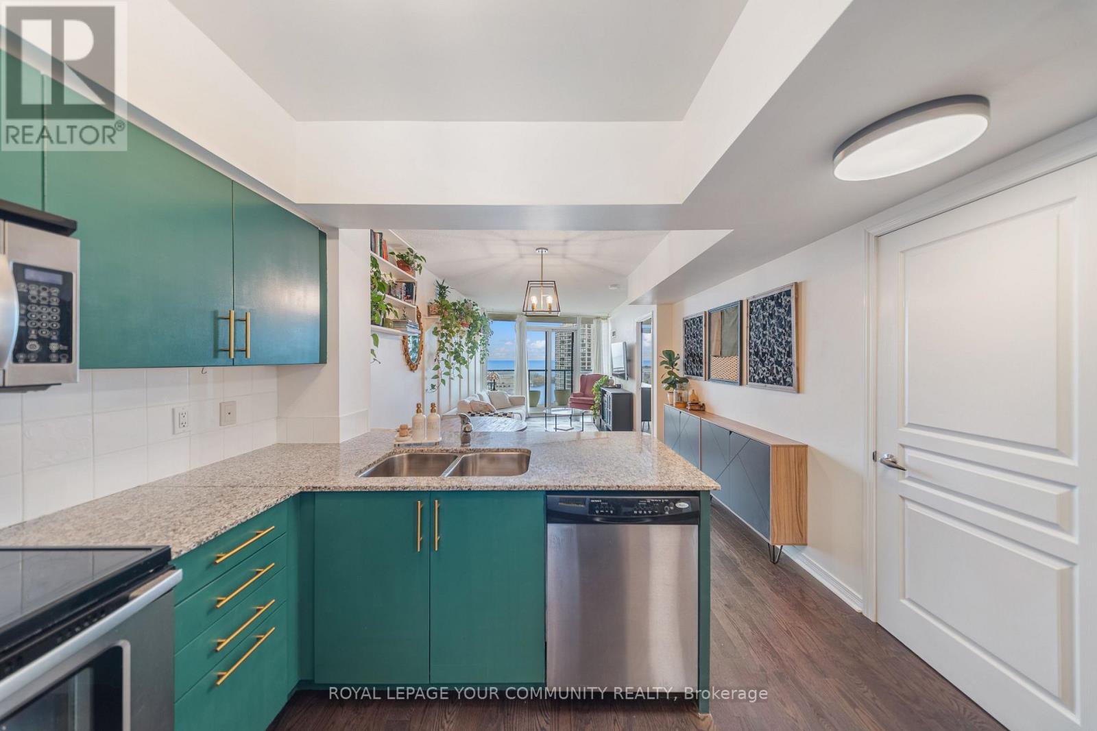 Photo 8 of 2101 15 Legion Road, Toronto ON