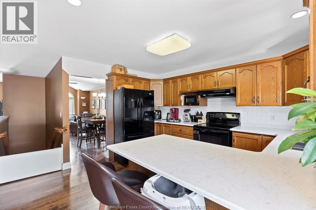 Photo 33 of 113 Beach Court, Stoney Point ON