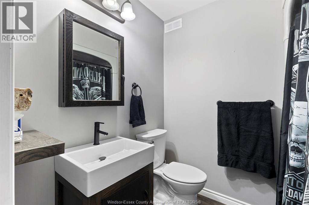 Photo 4 of 113 Beach Court, Stoney Point ON